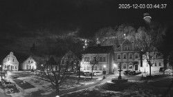 Náměstí, Hrad a Trůba