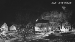 Náměstí, Hrad a Trůba