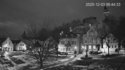 Náměstí, Hrad a Trůba