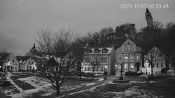 Náměstí, Hrad a Trůba