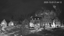 Náměstí, Hrad a Trůba