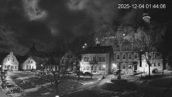 Náměstí, Hrad a Trůba