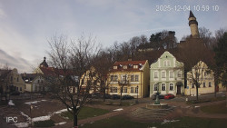 Náměstí, Hrad a Trůba