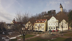 Náměstí, Hrad a Trůba