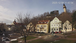 Náměstí, Hrad a Trůba