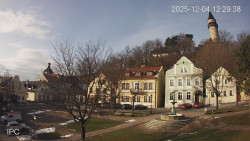 Náměstí, Hrad a Trůba