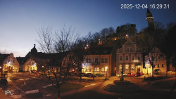 Náměstí, Hrad a Trůba