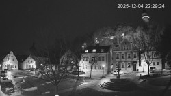 Náměstí, Hrad a Trůba