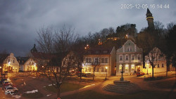 Náměstí, Hrad a Trůba