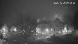 Náměstí, Hrad a Trůba