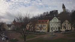 Náměstí, Hrad a Trůba