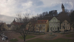 Náměstí, Hrad a Trůba