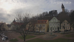 Náměstí, Hrad a Trůba