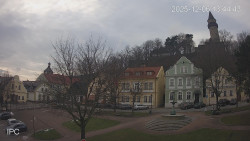 Náměstí, Hrad a Trůba