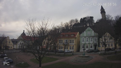 Náměstí, Hrad a Trůba