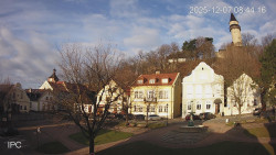 Náměstí, Hrad a Trůba