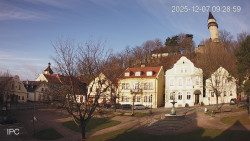 Náměstí, Hrad a Trůba