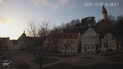 Náměstí, Hrad a Trůba