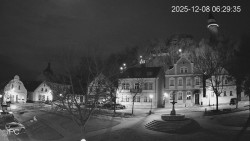 Náměstí, Hrad a Trůba