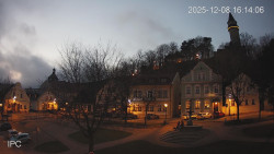 Náměstí, Hrad a Trůba