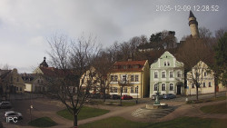 Náměstí, Hrad a Trůba