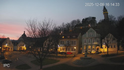 Náměstí, Hrad a Trůba