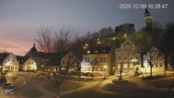 Náměstí, Hrad a Trůba