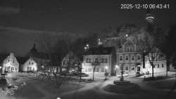 Náměstí, Hrad a Trůba