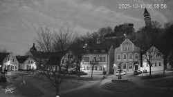 Náměstí, Hrad a Trůba