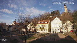 Náměstí, Hrad a Trůba