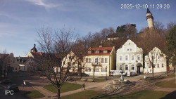 Náměstí, Hrad a Trůba