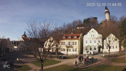 Náměstí, Hrad a Trůba