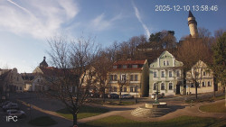 Náměstí, Hrad a Trůba