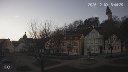 Náměstí, Hrad a Trůba