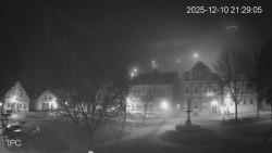 Náměstí, Hrad a Trůba