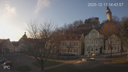 Náměstí, Hrad a Trůba