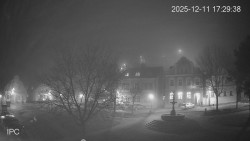 Náměstí, Hrad a Trůba