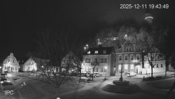 Náměstí, Hrad a Trůba