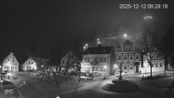 Náměstí, Hrad a Trůba