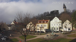 Náměstí, Hrad a Trůba