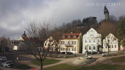 Náměstí, Hrad a Trůba