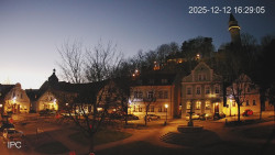 Náměstí, Hrad a Trůba