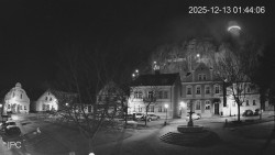 Náměstí, Hrad a Trůba