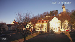 Náměstí, Hrad a Trůba