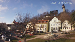 Náměstí, Hrad a Trůba