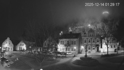 Náměstí, Hrad a Trůba