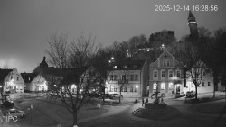 Náměstí, Hrad a Trůba