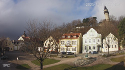 Náměstí, Hrad a Trůba