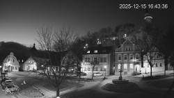 Náměstí, Hrad a Trůba