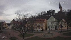 Náměstí, Hrad a Trůba